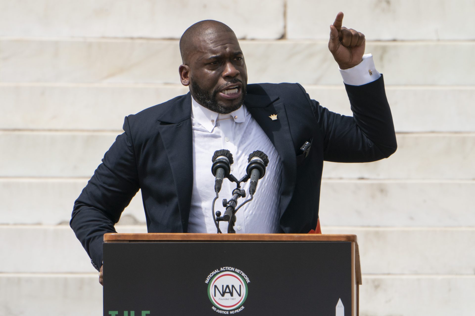 Pastor Jamal Bryant issues an apology to the family of Kevin Samuels following comments that were made after his passing.