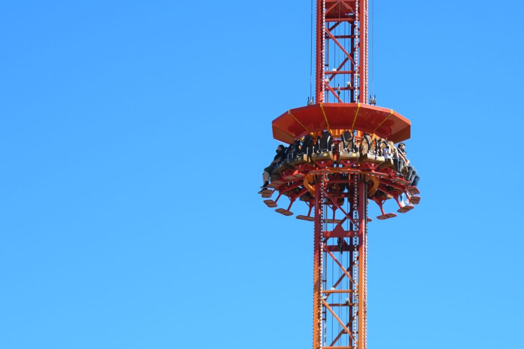 Viral Video Shows Drop Tower Amusement Ride Crashing Into Ground, 16 People Reportedly Injured 