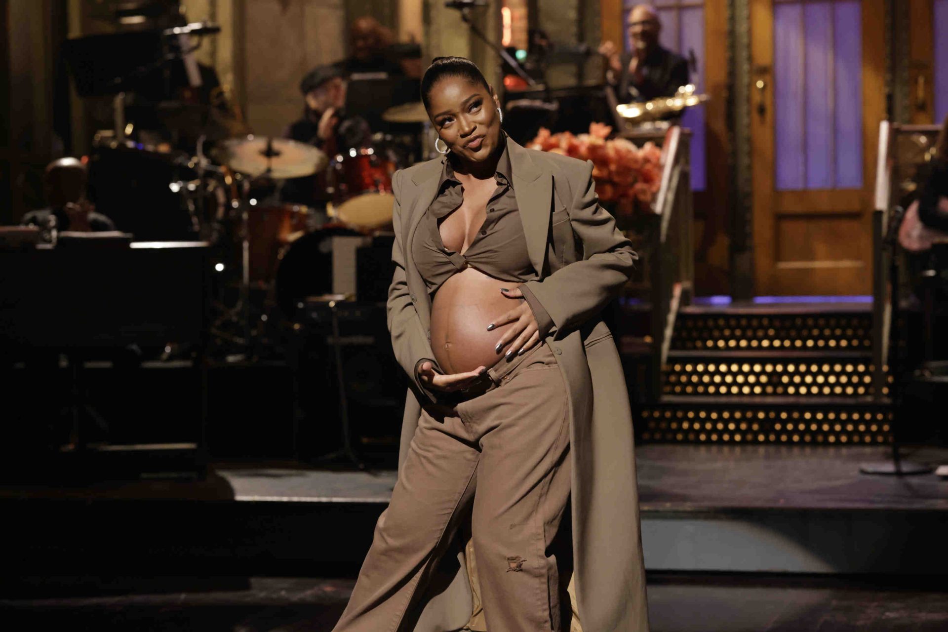 Keke Palmer Flashes Her Baby Bump After Announcing Her Pregnancy On 'Saturday Night Live' (Reactions)