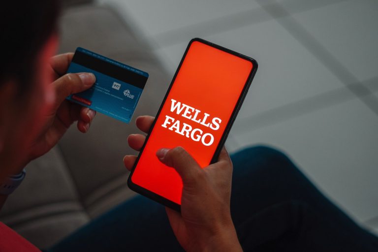 Wells Fargo Apology Technical Glitch Customers Missing Bank Deposits
