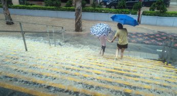 Flooding, Floating Cars & Landslides: Hong Kong Hit With Record Rainfall Days After Typhoon (VIDEO))