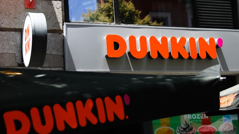 Florida Man Files Lawsuit Against Dunkin' After Toilet Explosion Leads to Injuries and Unsanitary Conditions